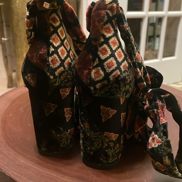 Sam Edelman Velvet Ankle Tie Heels . Great used condition . - Picture 5 of 10